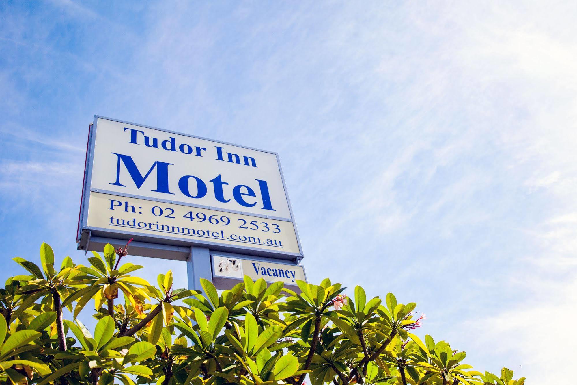 Tudor Inn نيو كاسل المظهر الخارجي الصورة